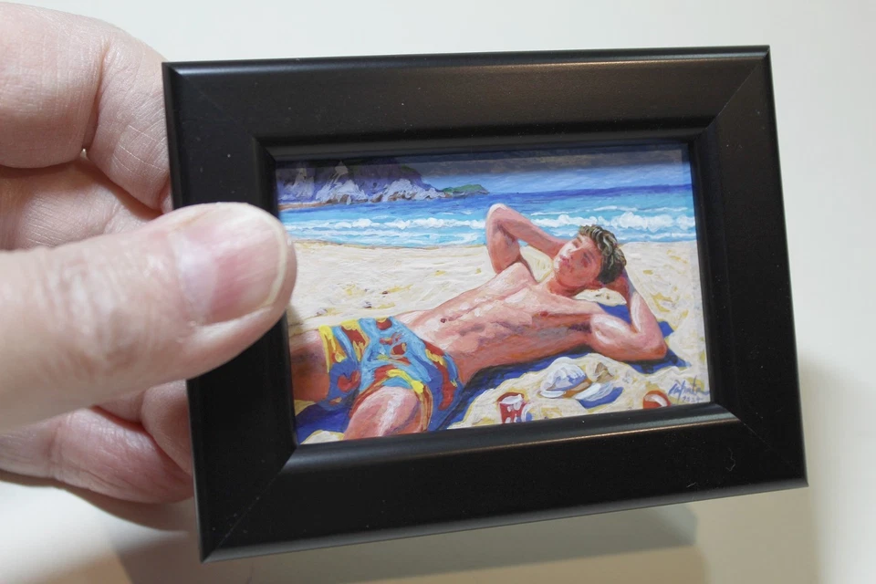 Pintura en miniatura acrílica arte de interés masculino gay original playa Foto 2 de 4