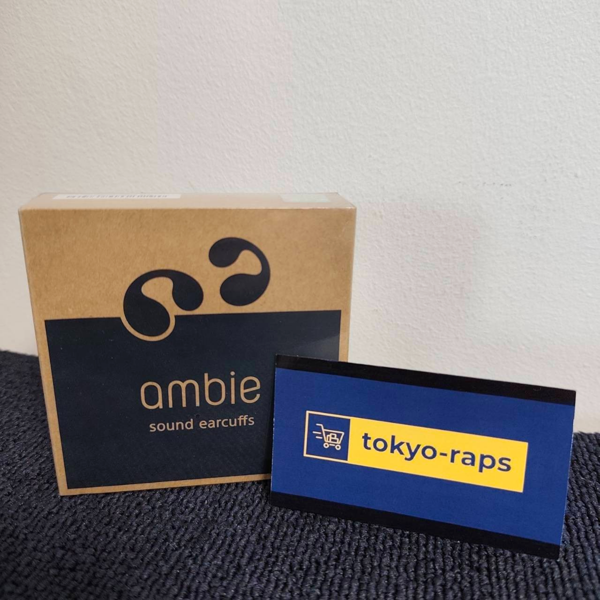 値下げ中！【美品】 ambie sound earcuffs ブラック ambie sound earcuffs AM-TW02 Black × Black｜耳をふさがないながら