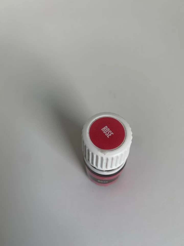 Aceite esencial de rosa Young Living abierto 40 % completo Foto 2 de 4