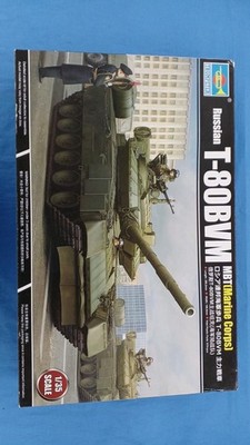 Trumpeter Plastik Modell T-80BVM Kampfpanzer gebraucht