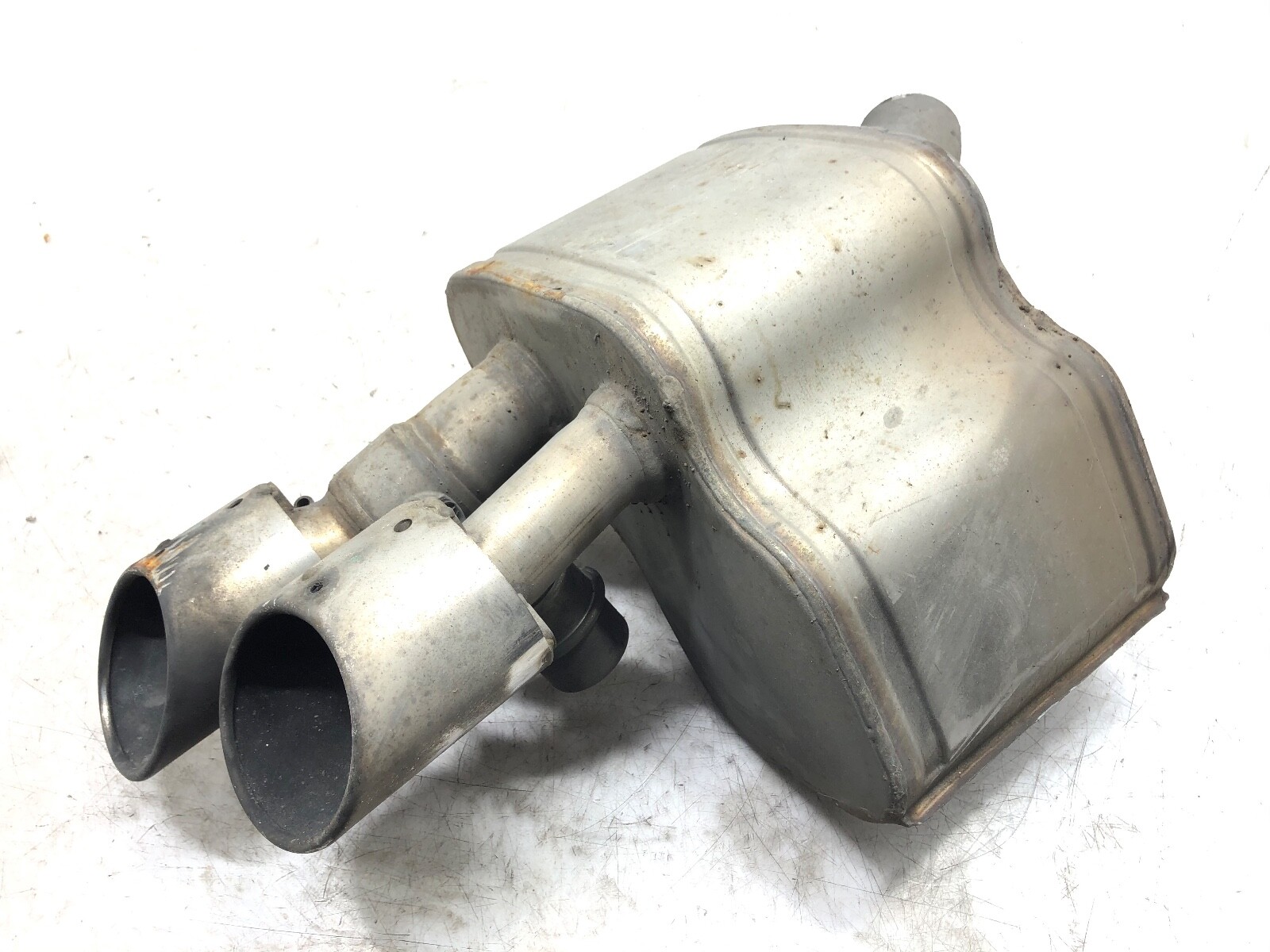 2014-2019 MASERATI GHIBLI LEFT REAR EXHAUST MUFFLER BAFFLE TIPS SILENCER OEM.