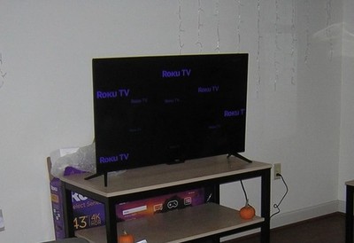Roku Select Series 43R4A4 43'' 4K HDR LED Smart TV Netflix Apps Voice HDMI