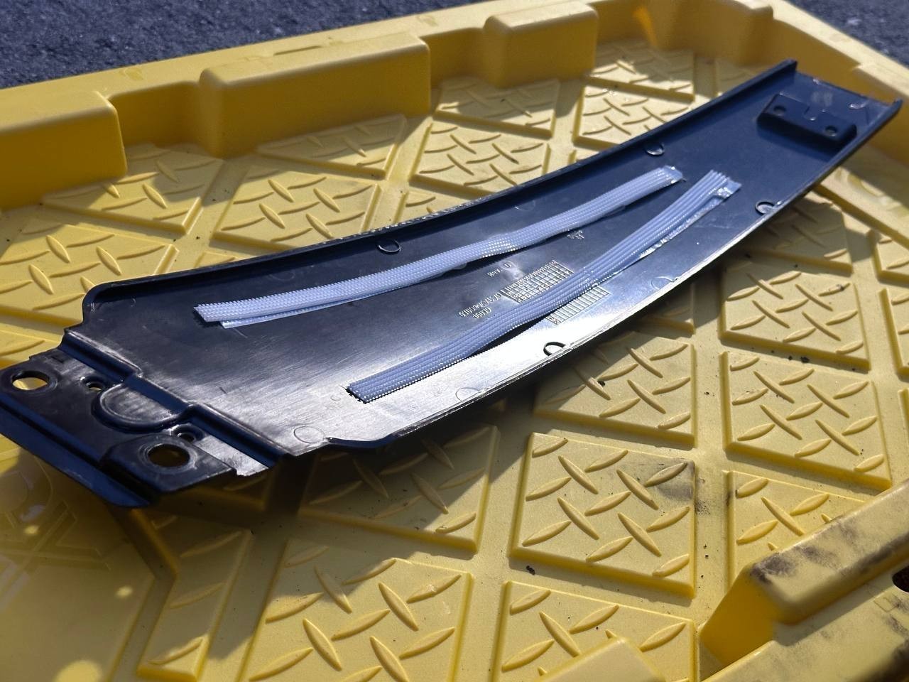 Maserati Ghibli 2017 OEM Front Right B Pillar Moulding Panel – 6700247870