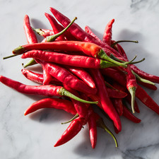 Cayenne Long Slim Pepper   30 Seeds  Spicy Hot Peppers for Gardens  Cooking