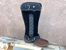 BLACK RIDING SHORT CHAPS, POLAINAS CHARRAS. COWBOY RODEO CHAPS.  CHARRO GEAR