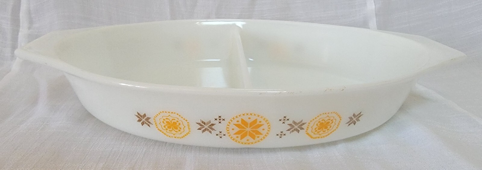 Pyrex ~Town and Country ~Divided Serving/Casserole/Vegetable Dish ~No Lid~ USA