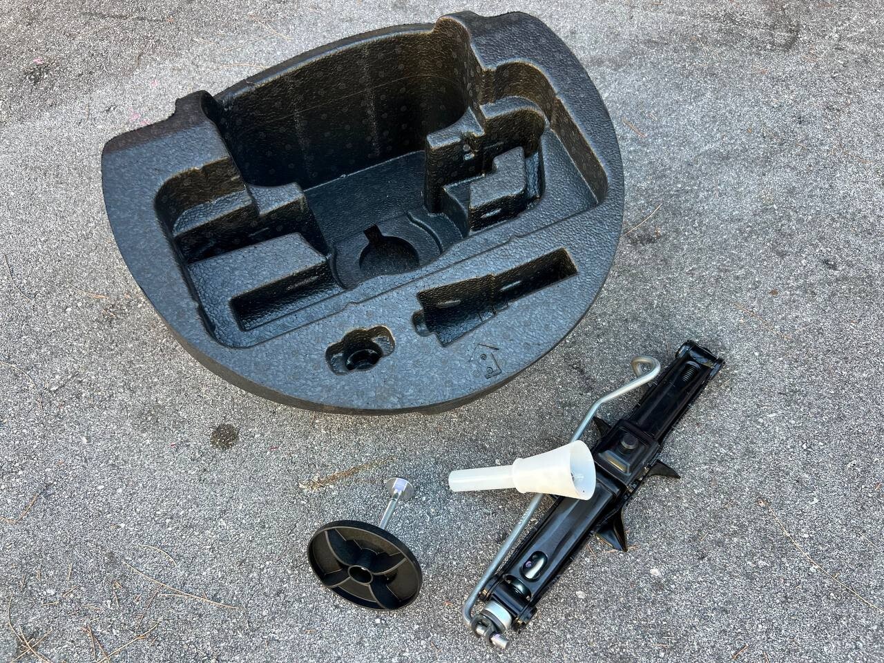 Maserati Ghibli 2017 Emergency Spare Wheel Tire Jack Wrench Tools OEM –670004535