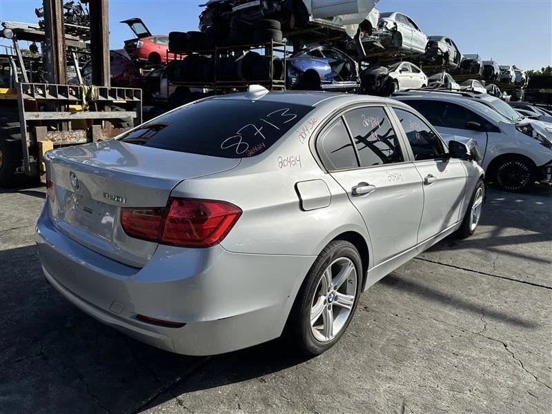 Pinza de pasajero delantera sin freno deportivo para BMW 320i 1037135 12-18 Foto 3 de 4