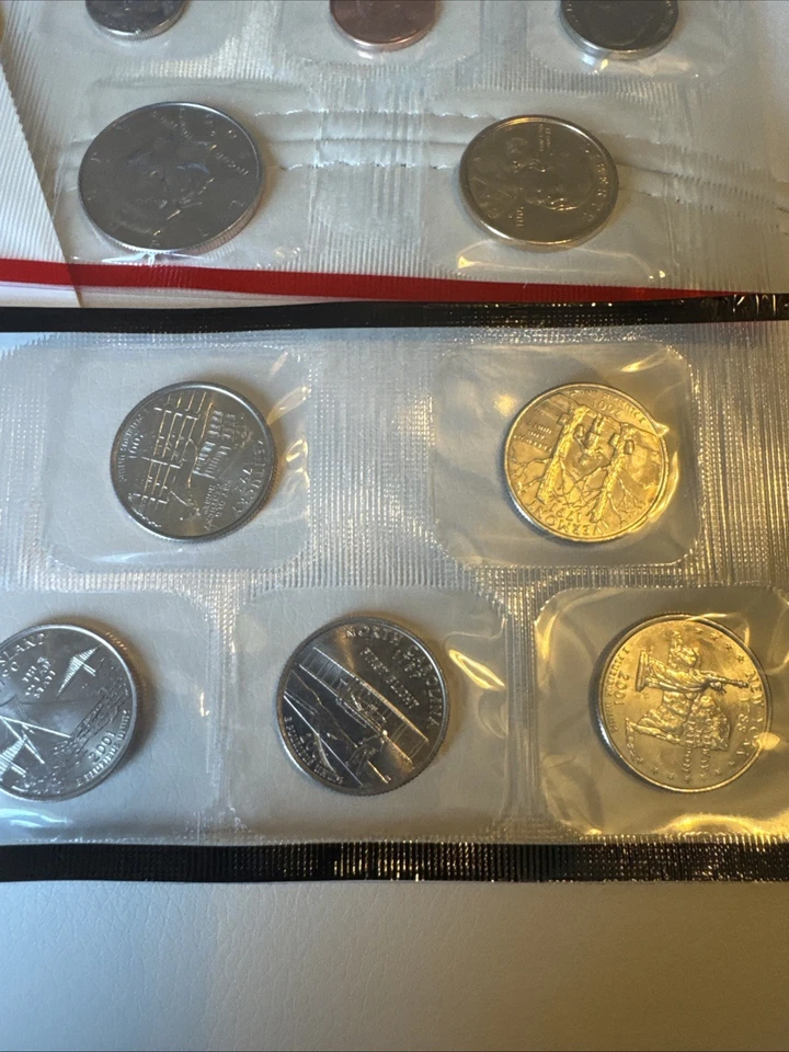 United States Mint 2001 D Denver Uncirculated Coin Set - Image 2 of 4