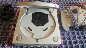 Sega Dreamcast HKT-3020 Game Console Bundle