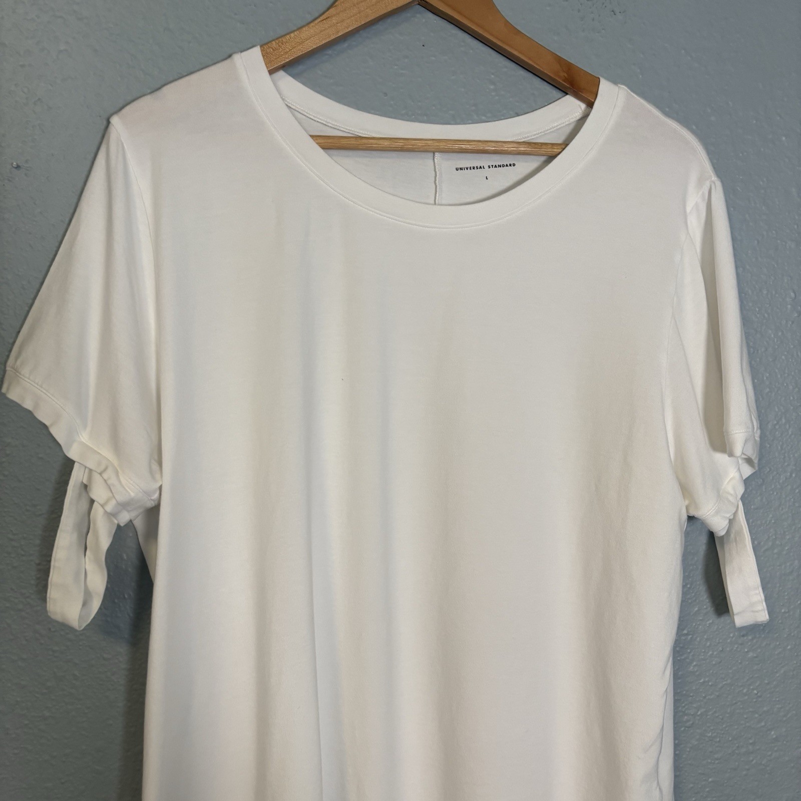 Universal Standard Split Sleeve White Crewneck Te… - image 3