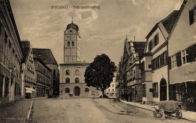 Ak Erding in Oberbayern, Schrannenplatz, Erdinger Rathaus, Bäume, ... - 4912573