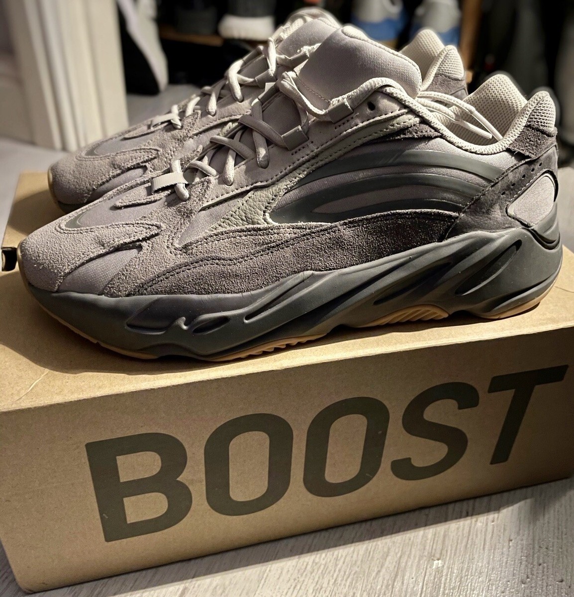 Size 10uk adidas Yeezy Boost 700 V2 Low Tephra (2019) UK