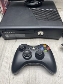 Xbox 360 S Slim 4GB 1439 Console - W/ Kinect Camera, Controller  & 2 Games