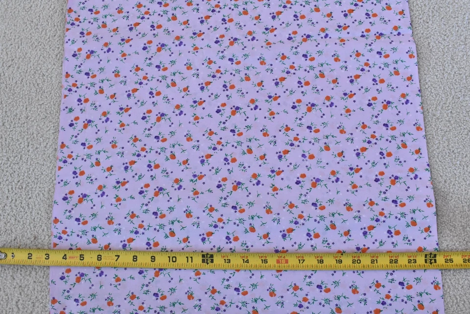 Por 1/2 yarda, naranja y púrpura floral sobre lavanda polialgodón, B1706 Foto 3 de 4