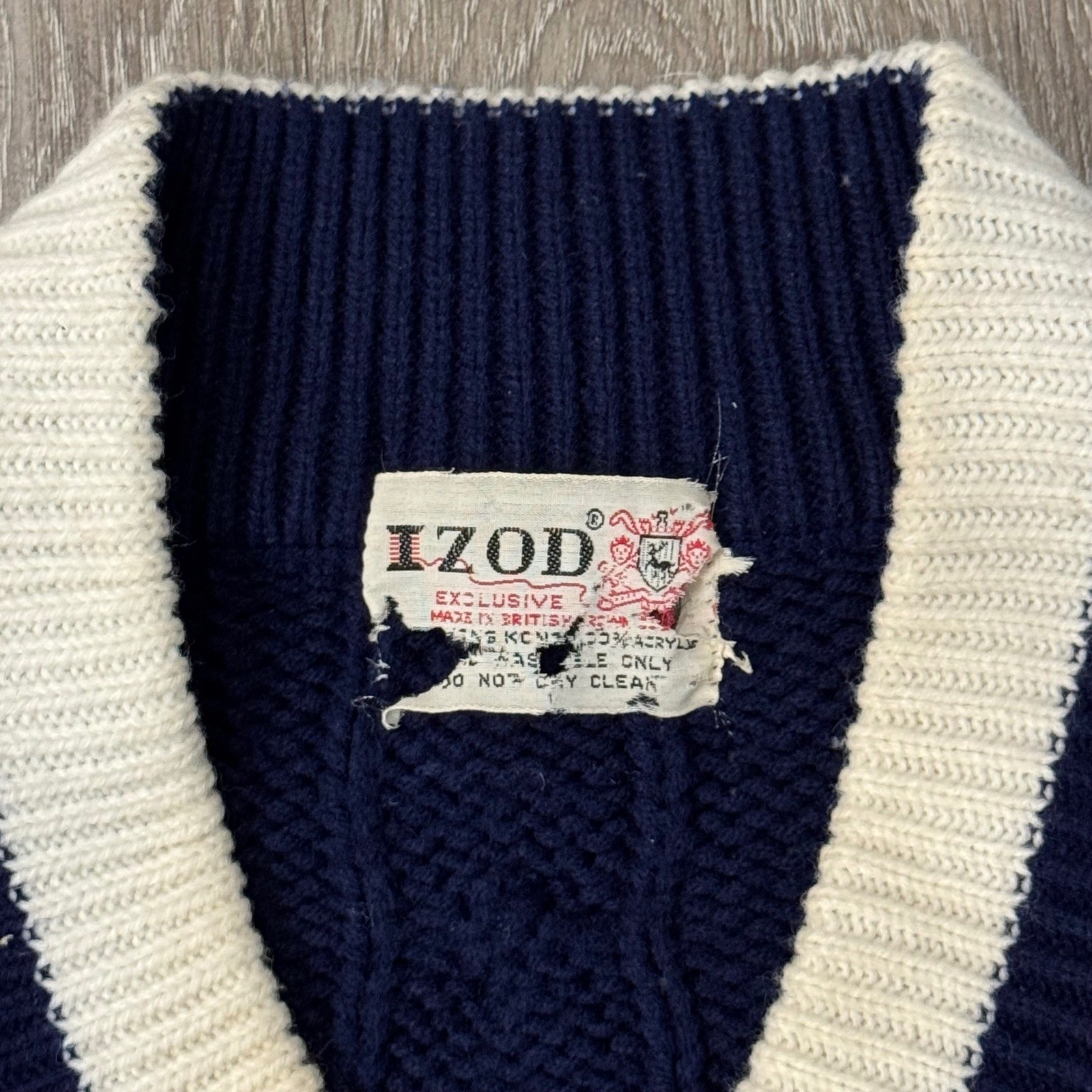 IZOD Lacoste Sweater Men L Navy Blue Cable Knit Varsity V-Neck Vintage Pullover image 5
