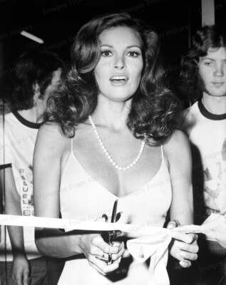 Gallery Detail: 8X10 Film Negative Raquel Welch Candid 857
