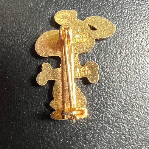 Vintage Snoopy Enamel Pin Red Outfit Dancing Pose Gold Tone Peanuts Collectible - Picture 2 of 9