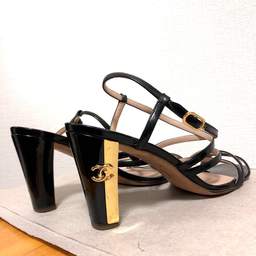 CHANEL Enamel Strap Sandals EU 37 Black x Gold Used From CHANEL Enamel Strap Sandals EU 37 Black x Gold Used From