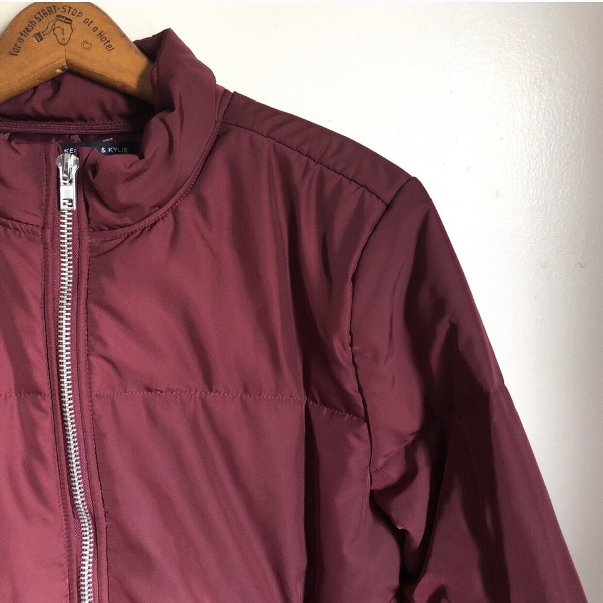 Puffer Jacket Burgundy Kendall X Kylie Jenner Pour PacSun - Taille L - Neuf Avec Étiquettes (NWT)