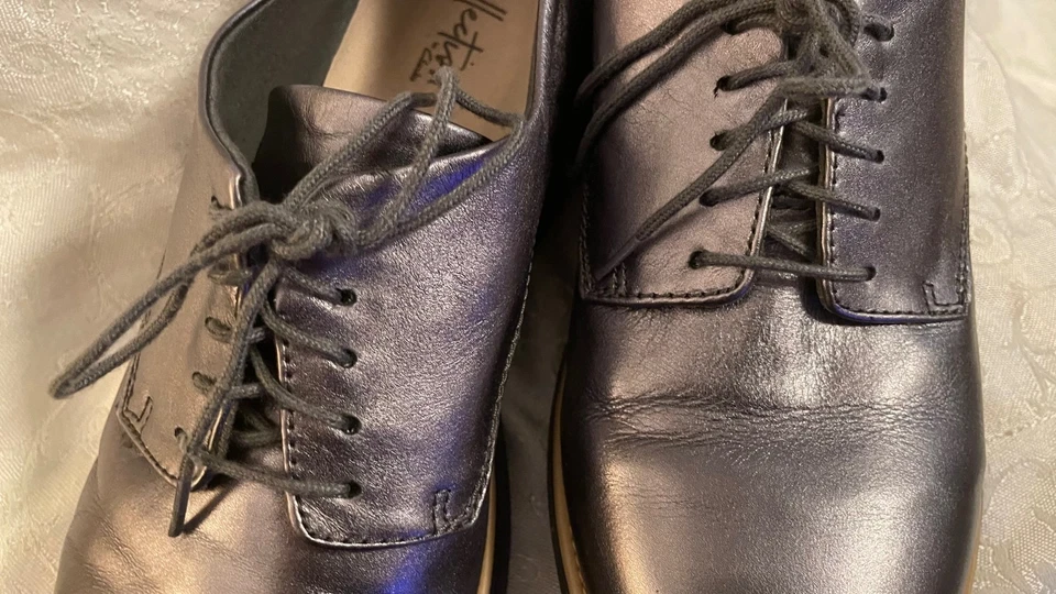 Zapatos Oxford Bronce Metálico Colecciones de Clark para Mujer. US10W EN MUY BUEN ESTADO Foto 4 de 4