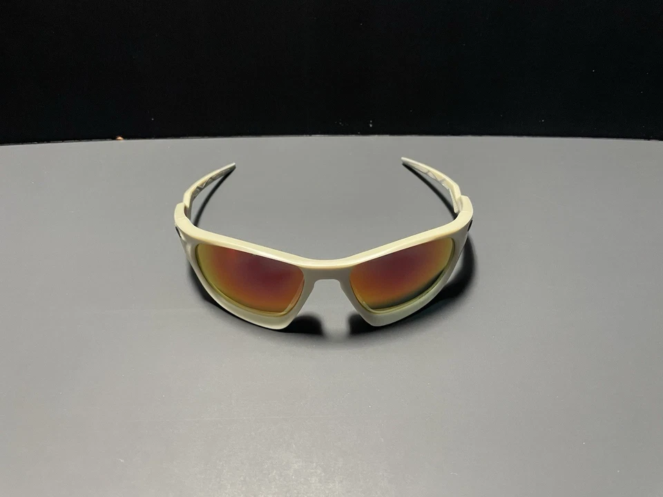 Матовые солнцезащитные очки Oakley Lateralis с песком, включая чехол - Изображение 4 из 4