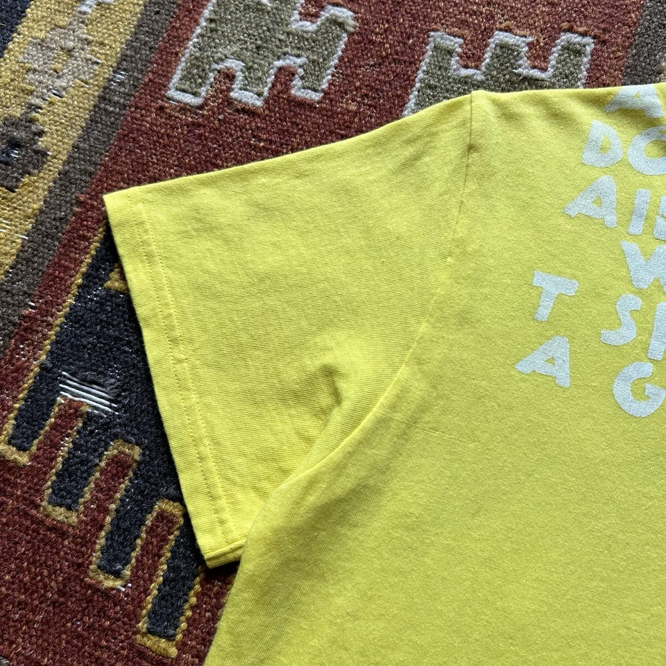 Camiseta Maison Margiela 2011 AIDS Awareness cuello en V talla S - amarilla Foto 4 de 4