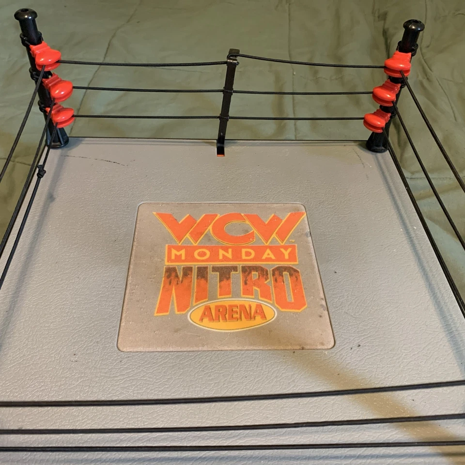 Anillo vintage WCW Monday NItro Arena finales de los 90  Foto 2 de 4