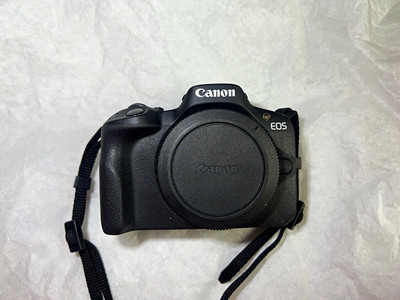 Canon EOS R50 Body, nur 691 Auslösungen