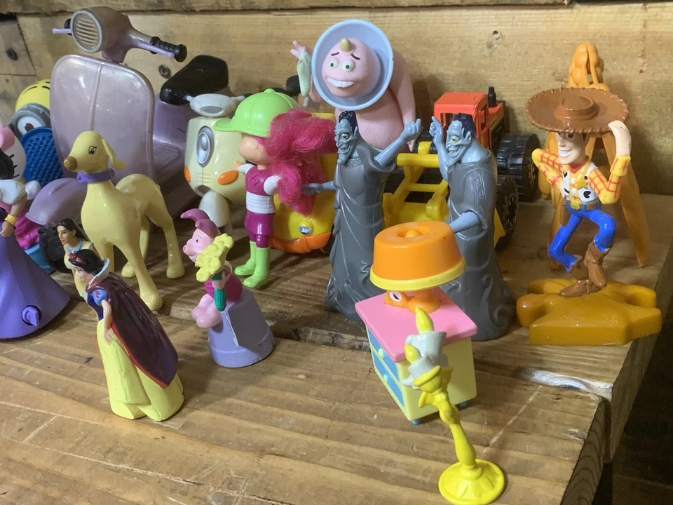 Disney PVC Juguete Figuras Lote De 20 Juguetes Figuras Princesa Pocahontas Barbie Minion Foto 3 de 4