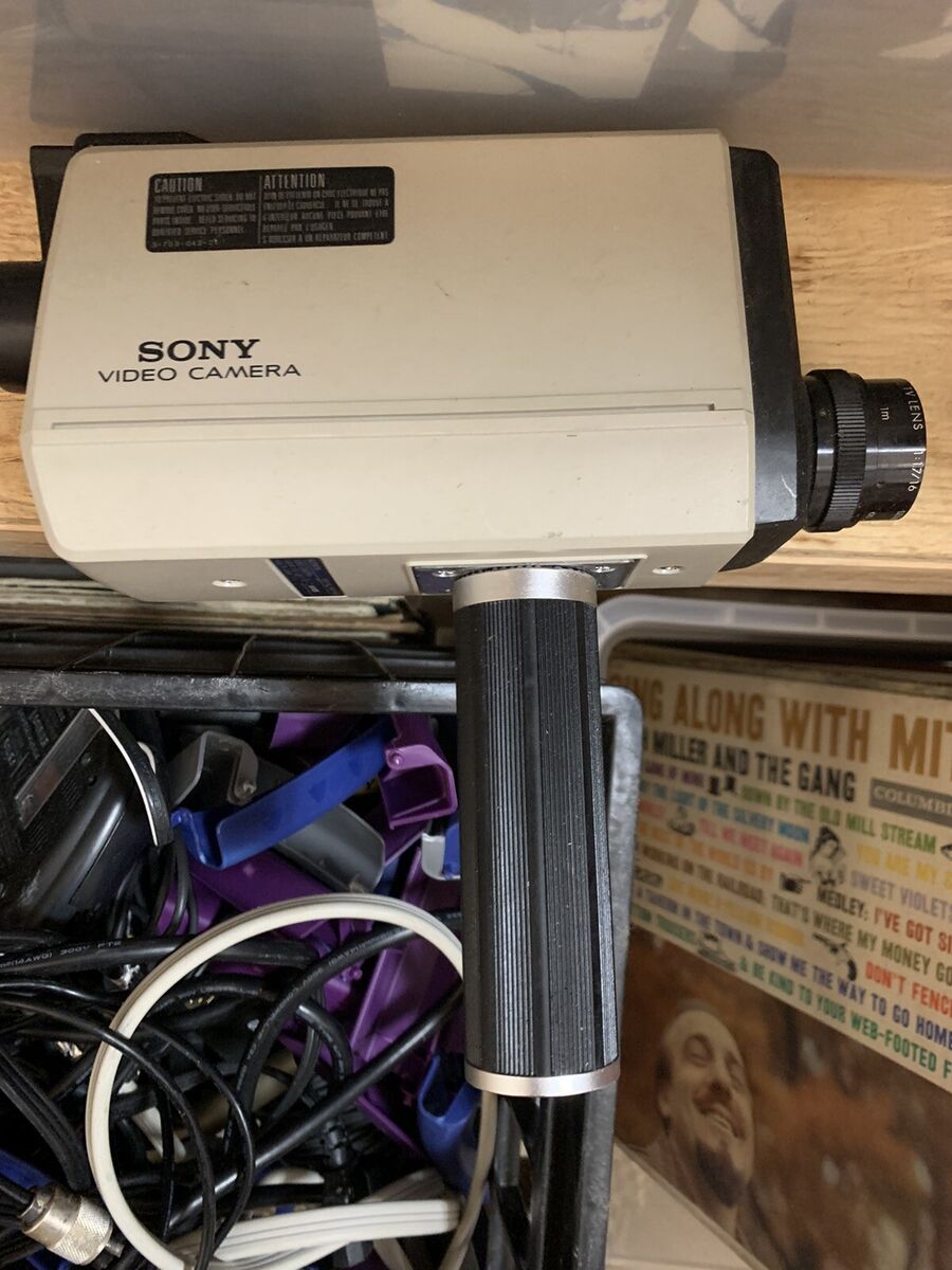 1976 SONY AVC-1420 VINTAGE VIDEO CAMERA Complete with Power 1976 SONY AVC-1420 VINTAGE VIDEO CAMERA Complete with Power