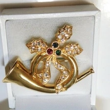 Vintage Gold tone Christmas Holly French Horn Rhinestones Brooch Pin Merksamer
