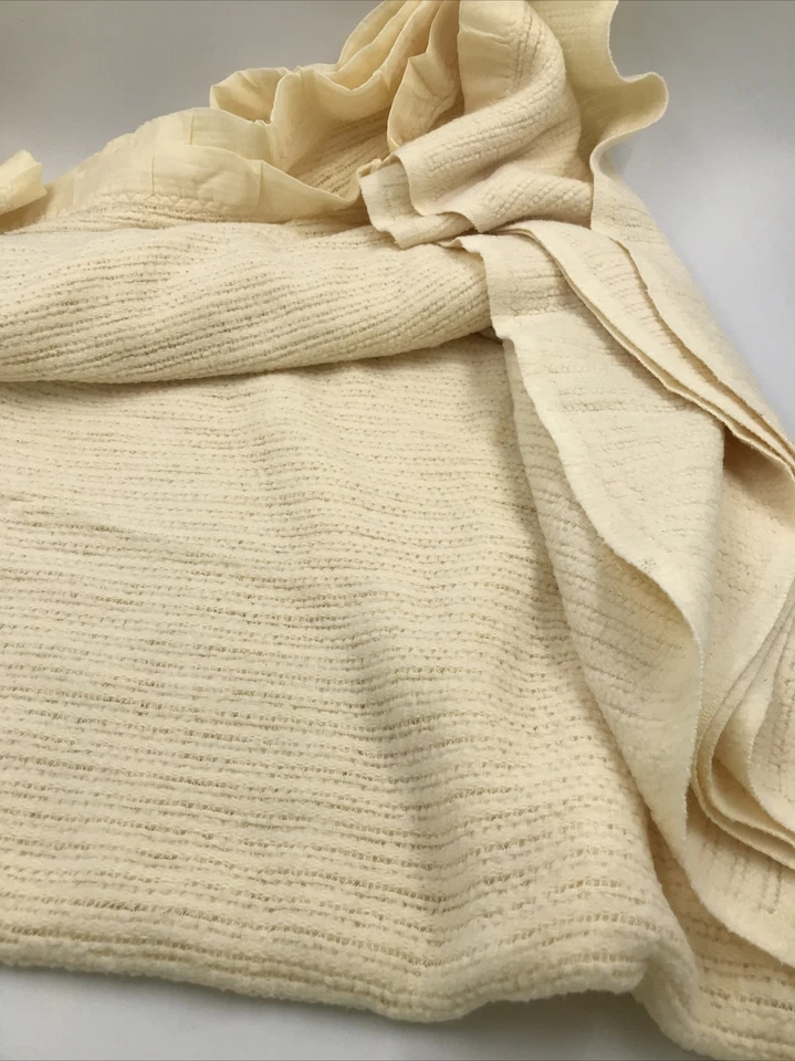 Cannon Mills Company Ivory Throw - Vintage Blanket - Made In U.S.A. - Image 4 of 4