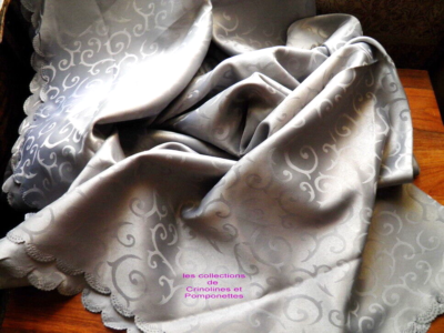 Nappe ronde DAMASSE blanche diam 270 ( avec motif)location