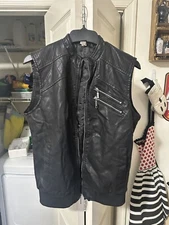 Hot Topic Men’s Zip Up Leather Vest Men’s Size Medium
