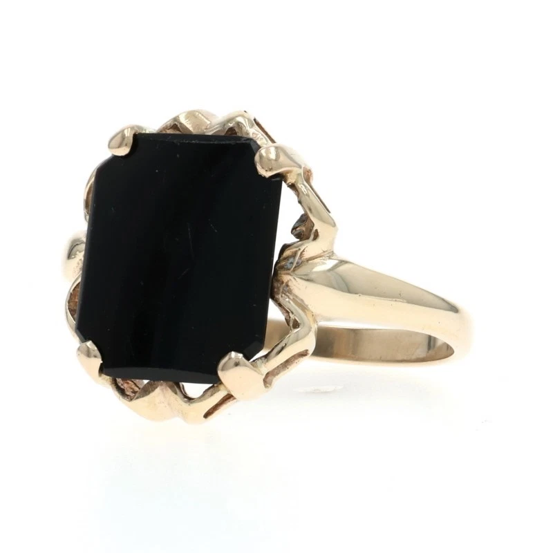 Anillo de cóctel solitario vintage de ónix de oro amarillo de 10 k Foto 3 de 4