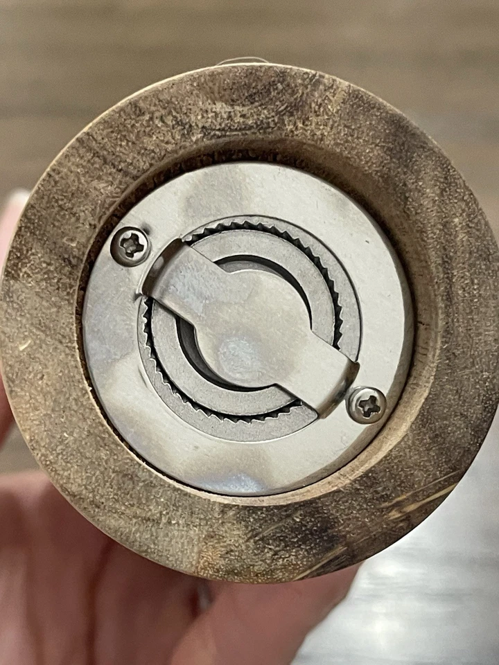 Pioneer Woman Pepper Grinder Mill Cream Carved Acacia Wood Farmhouse NEW - Image 3 of 4