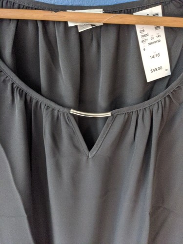 Dressy Black Crepe Avenue Open Neck Blouse with Chrome Bar At Keyhole Sz 16 New - Picture 2 of 5