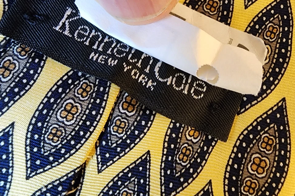 Kenneth Cole New York Yellow Geometric Necktie 100% Silk 3.75"x 57" Vintage  - Image 4 of 4