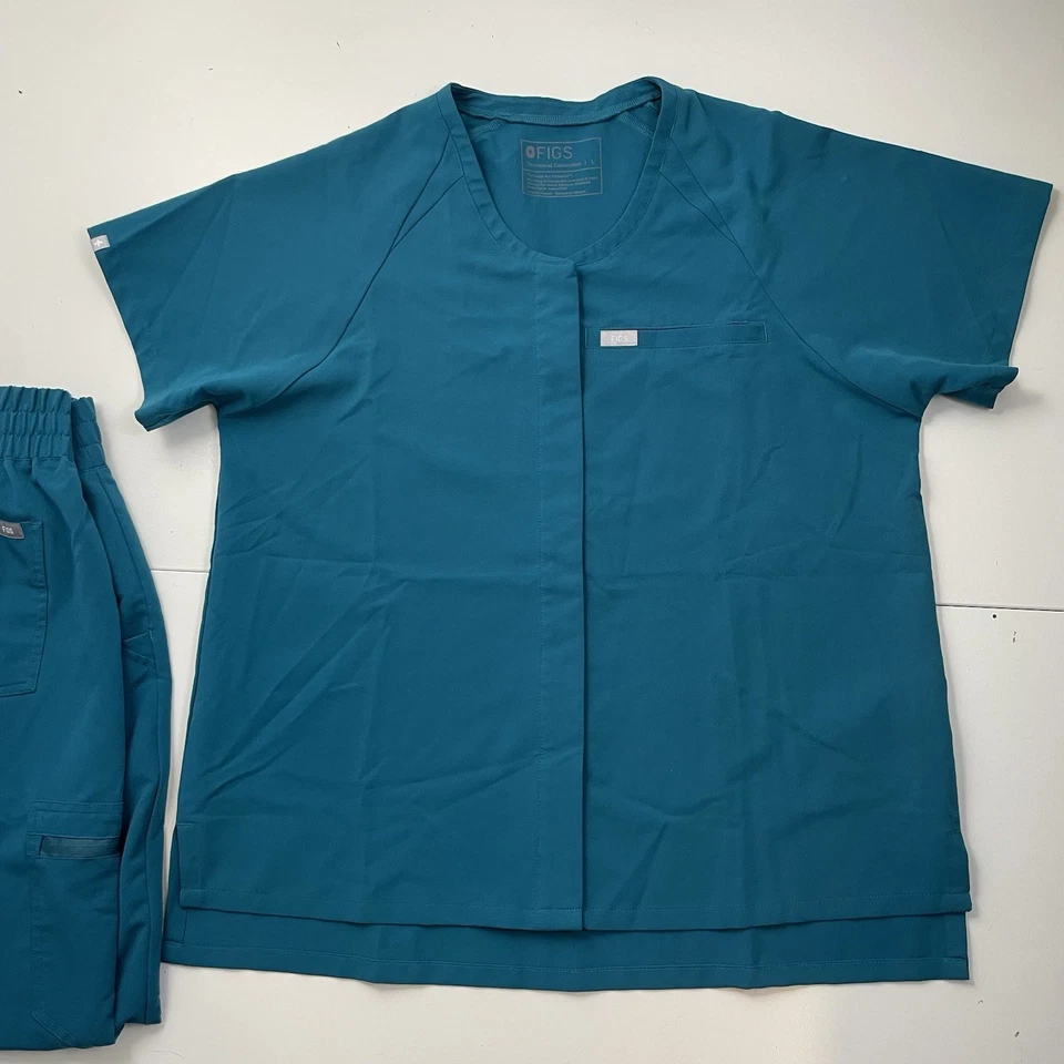 Conjunto Blusa Médica y Pantalones Figs Mujer Talla L A Juego en Azul Pacífico Foto 3 de 4