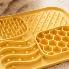 Silicone Pet Licking Mat, 4 Zones Slow Feeder Mat With Strong Suction Cups For D