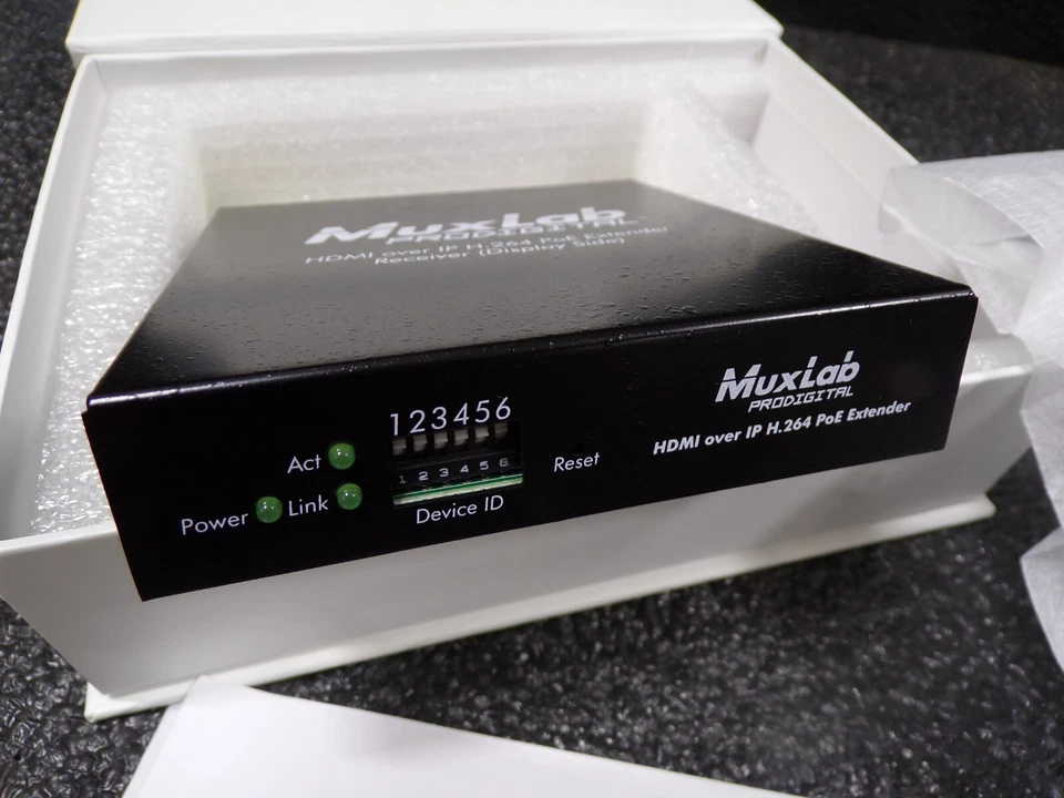 MuxLab 500757-RX HDMI over IP H.264 PoE Receiver (G) - Image 3 of 4