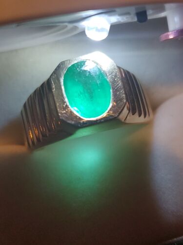 Pretty 1.25 Carat Oval Cut Emerald Ring Set In He… - image 1