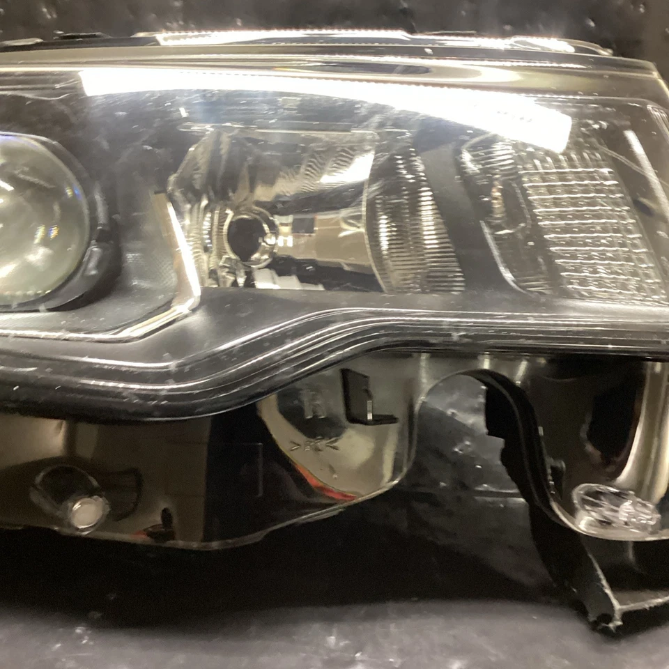 2016-2022 JEEP GRAND CHEROKEE WK RIGHT PASSENGER RH HEADLIGHT HALOGEN BLACK OEM - Image 4 of 4