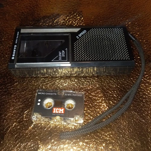SANYO Micro Talk Book Diktiergerät Microcassette Voice Recorder talkbook