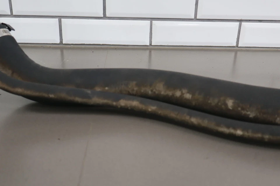 02-04 Chevy Avalanche 5,3 L cuello de llenado de combustible con tapa OEM Foto 4 de 4