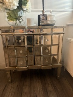 Mirrored drawers