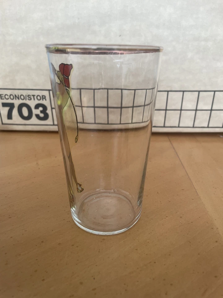 Vaso de beber vintage Peek-A-Boo desnudo arriesgado novedad con mujer jugando al golf Foto 2 de 4