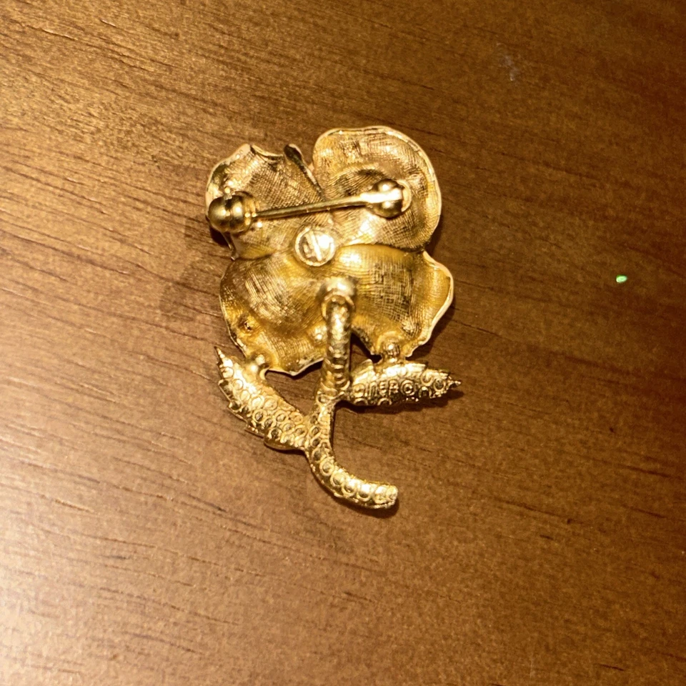 Broche rosa flor estrás esmalte coral/rosa tono dorado firmado por Ciner Foto 3 de 4