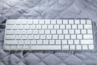 Apple Magic Keyboard with Touch ID A2449   US QWERTY   Lightning
